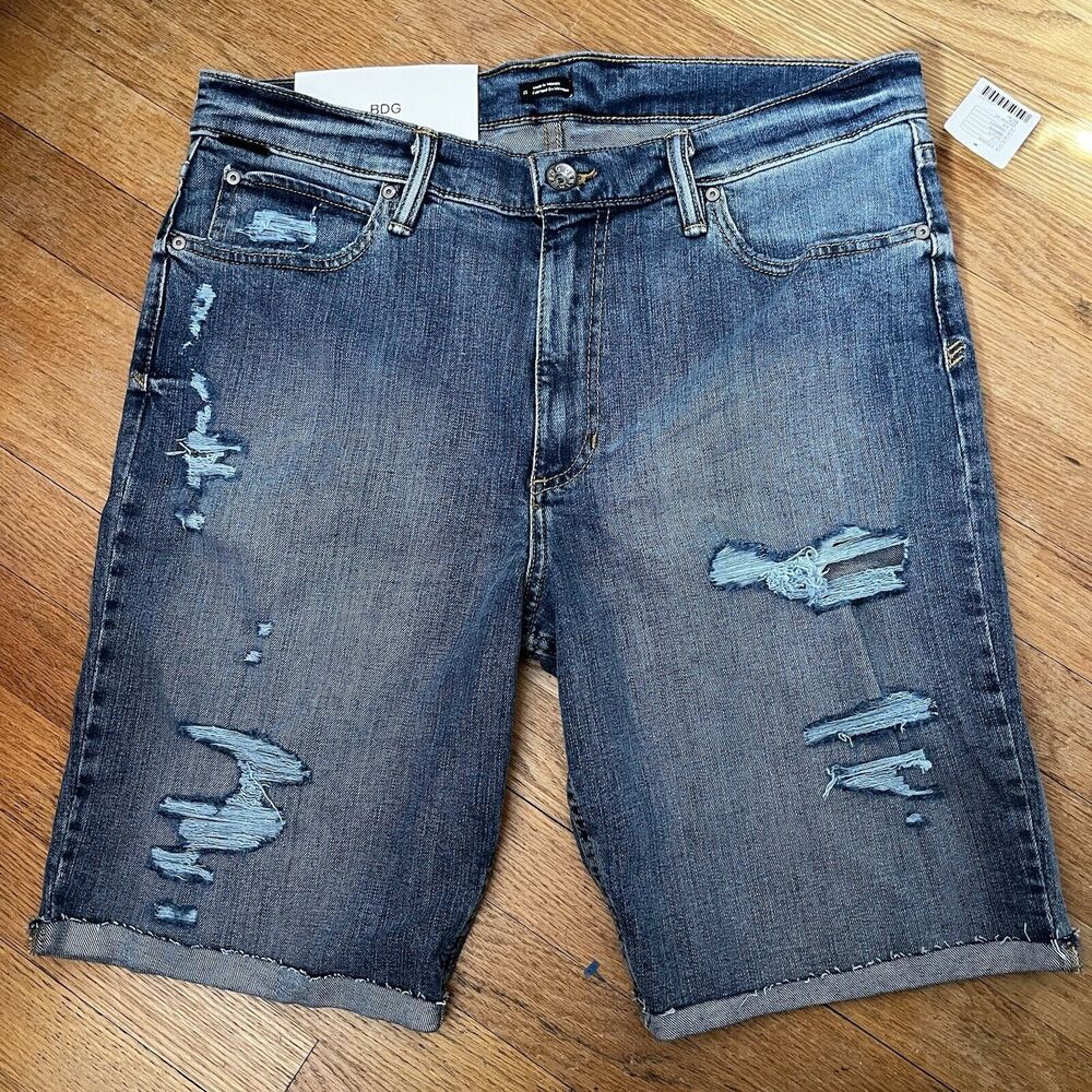 BDG Slim Cut Off Jean Shorts Distressed Medium wash Blue New‎ 36" X 9" (sz 33)